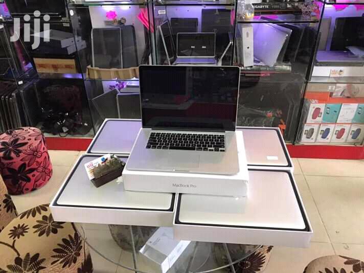 Apple Macbook Pro 500GB HDD Core i5 4GB Ram