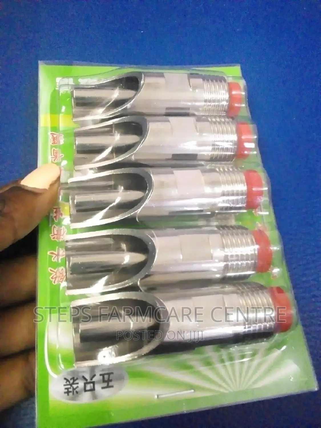 Pigs Automatic Drinkers for 1/2 " Pipes .