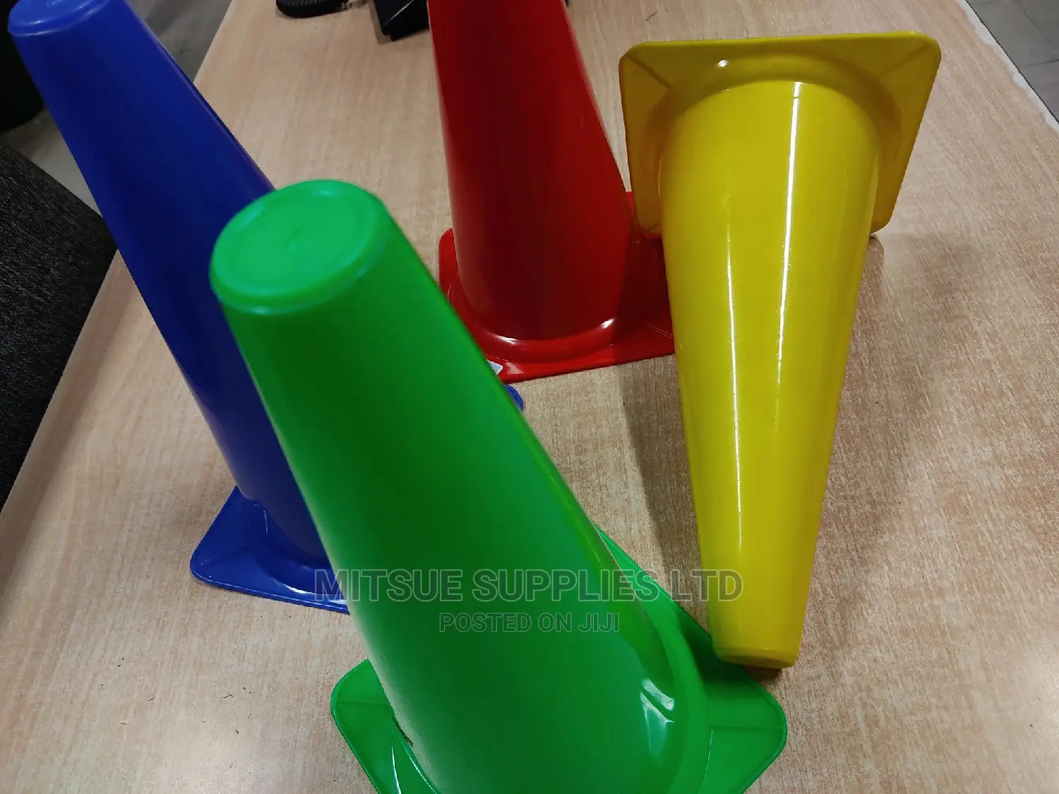 6 Pack Of Sports Training Cone Markers 12 Inches