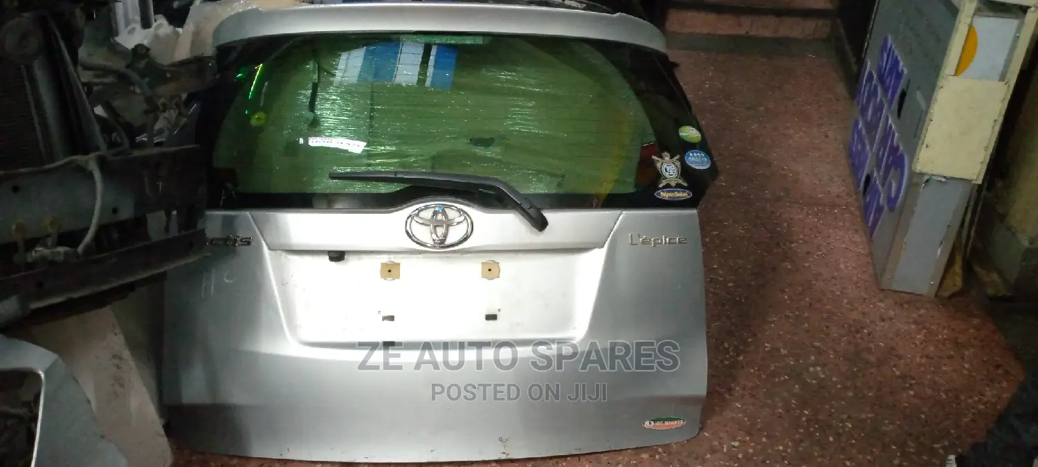 Toyota Ractis 2012 Tailgate
