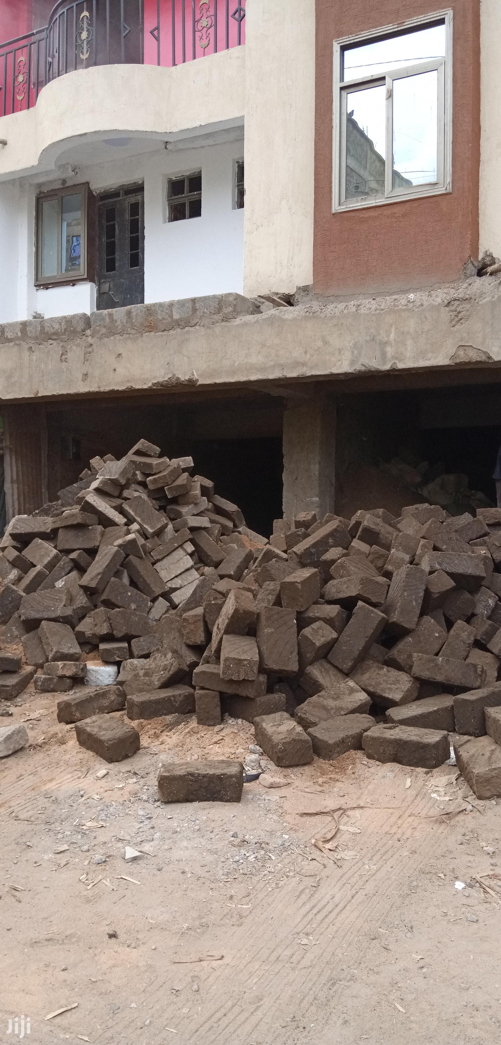 Grade 1 Machine Cut Stones