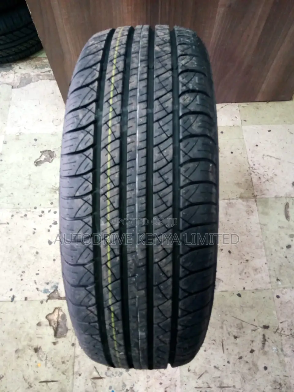 215/60r17 Aplus Tyre