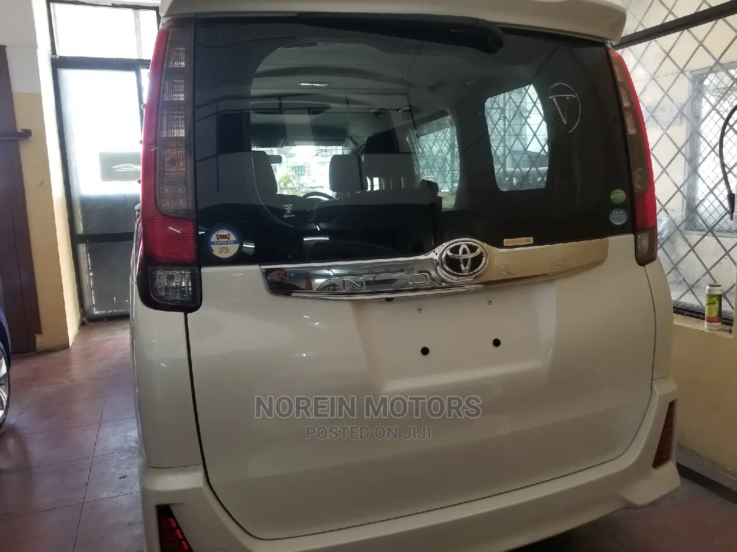 Toyota Noah 2014 Off white