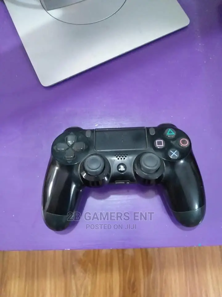 EX UK Play Station 4 Slim, Perfect