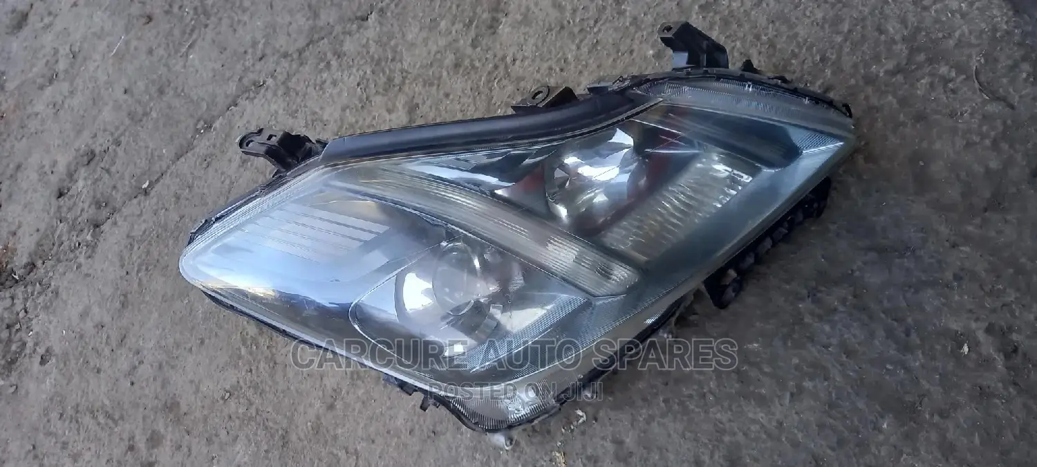 Toyota Crown 2010 Headlight
