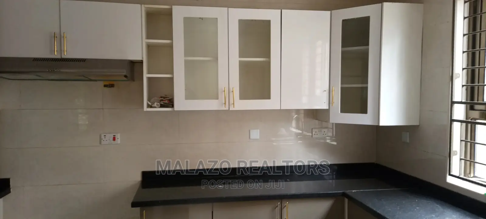 5bdrm Townhouse/Terrace in Henrik Villas, Valley Arcade for sale