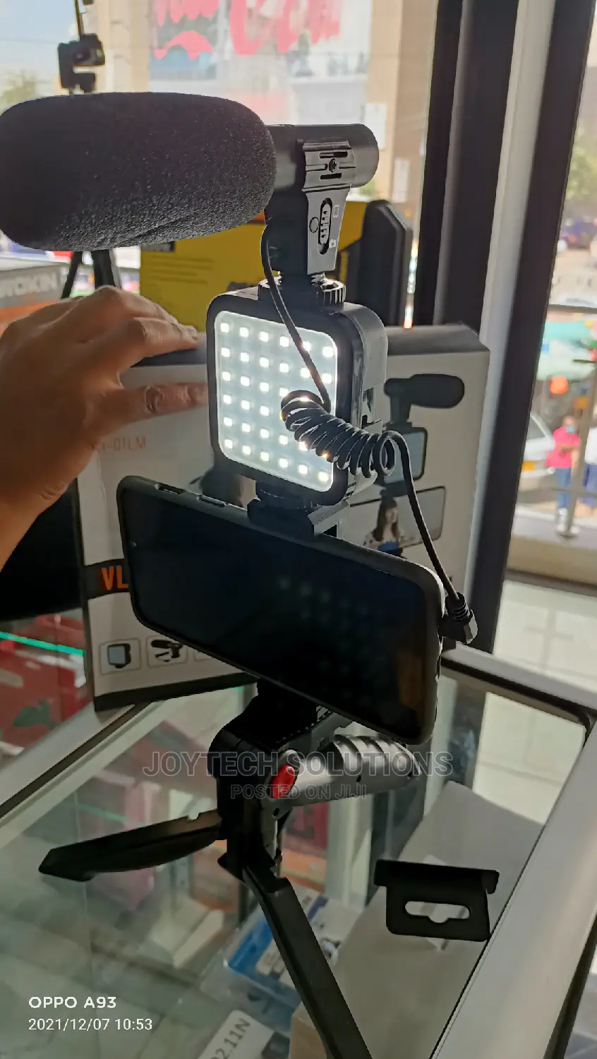 Vlogging Kit 01lm . Microphone, Lamp, Remote, Stand, Holder