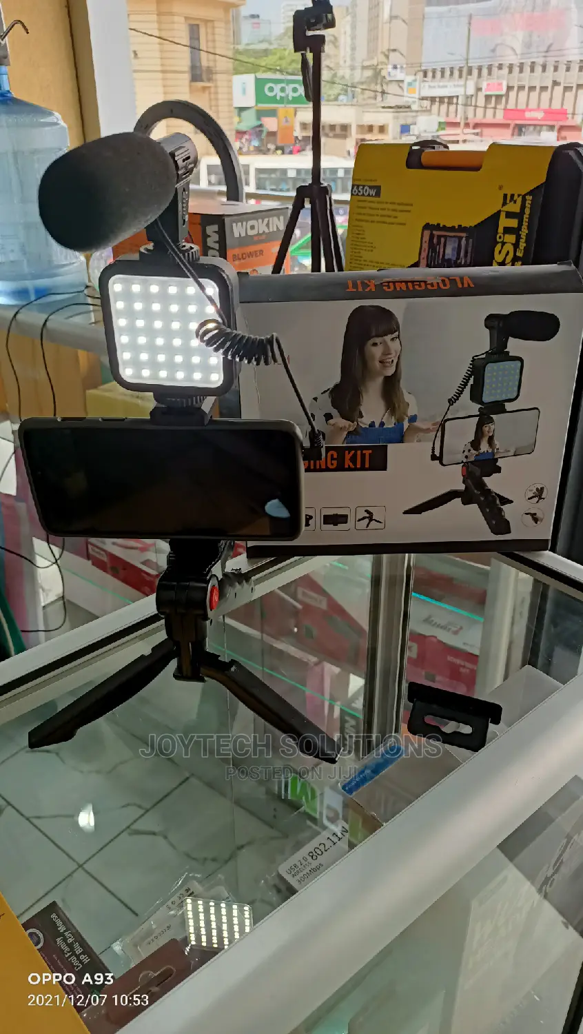 Vlogging Kit 01lm . Microphone, Lamp, Remote, Stand, Holder