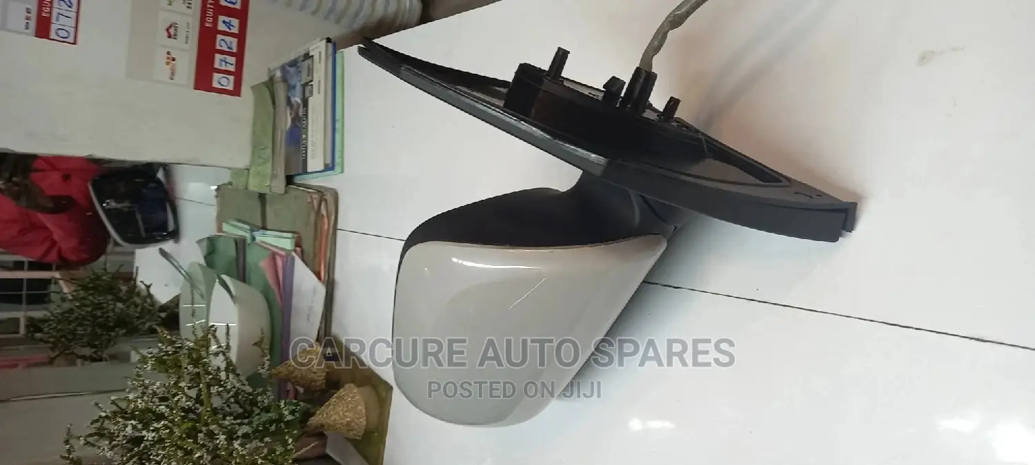 Fielder/ Axio2007 to 2010 Side Mirror