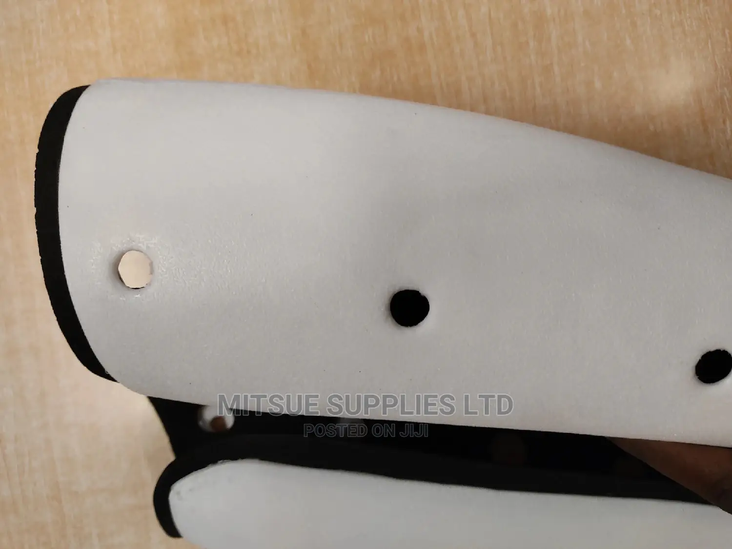 A Pair Of Sparo Hockey Shin Guard White-l