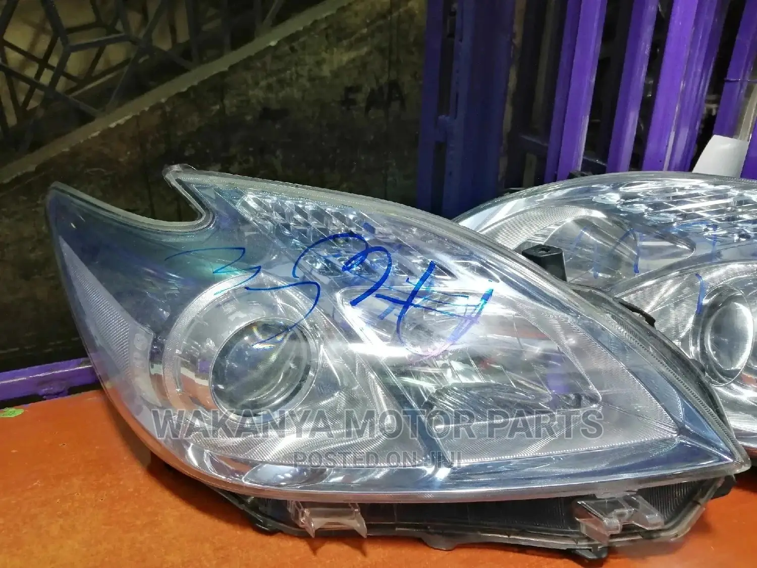 Toyota Prius 2010 Non Xenon Headlamps, Ex Japan Motor Parts
