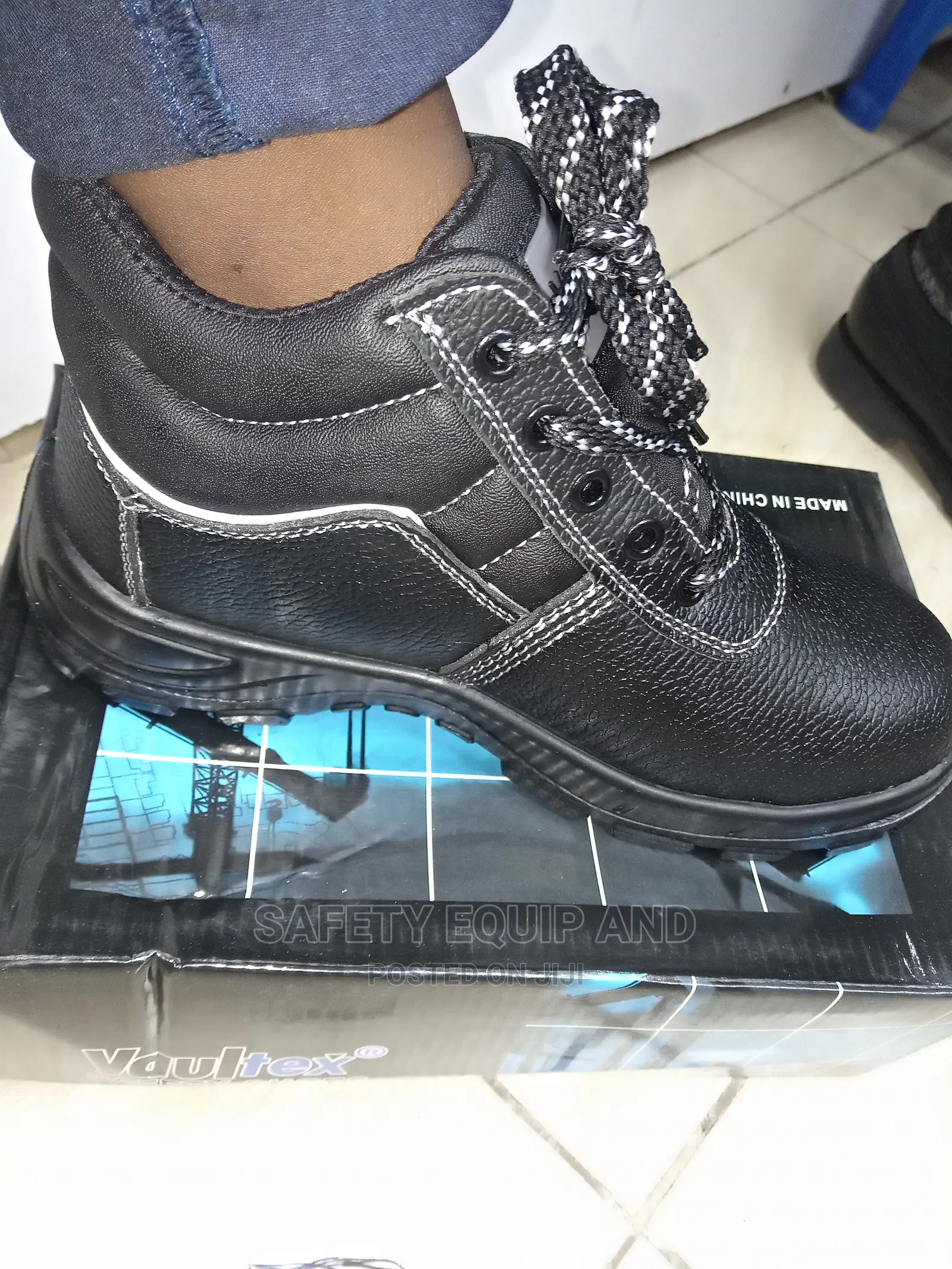 Safety Boots-lace Styled