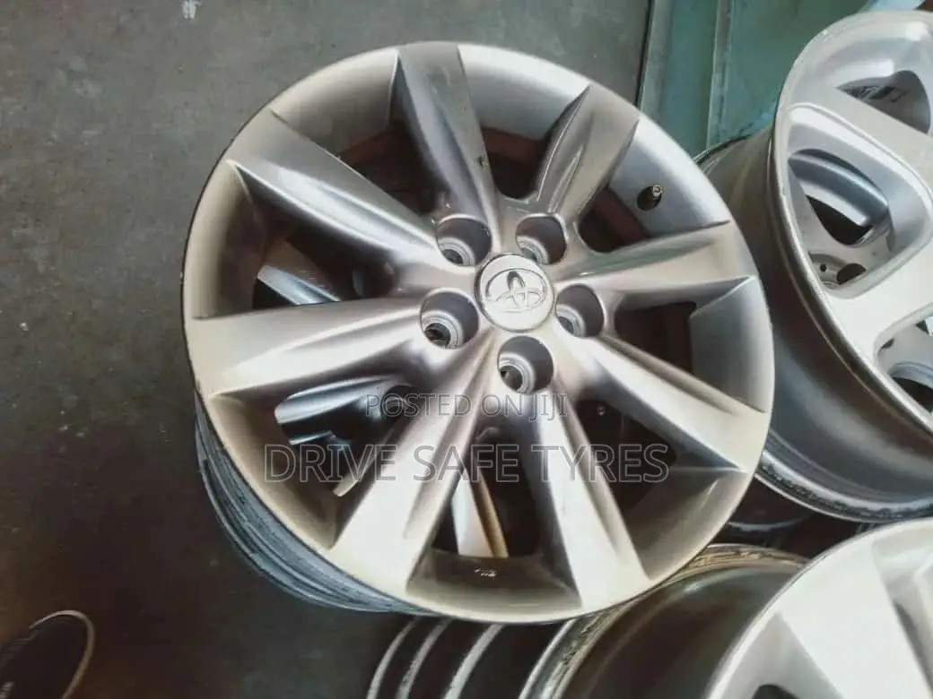 18 Inch Vanguard Original Rims Set