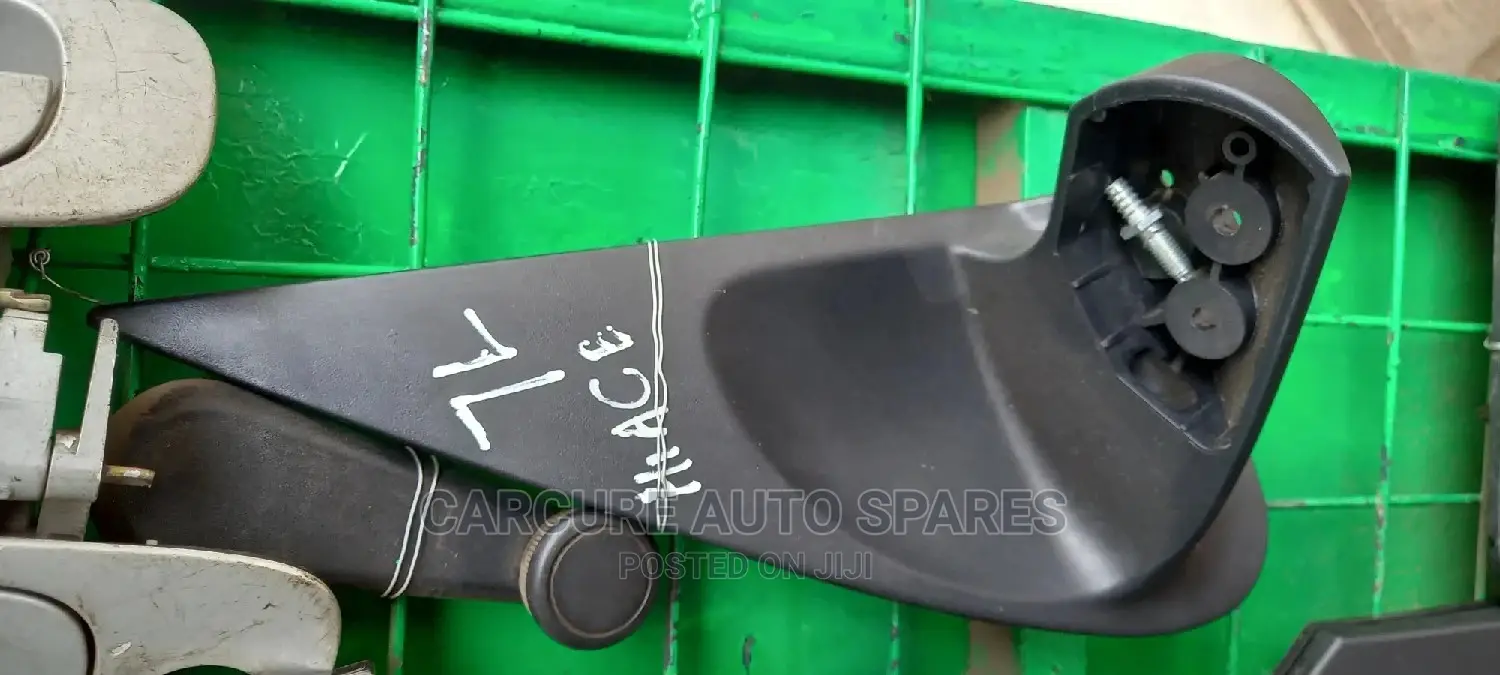 7L Hiace Side Mirror Arm
