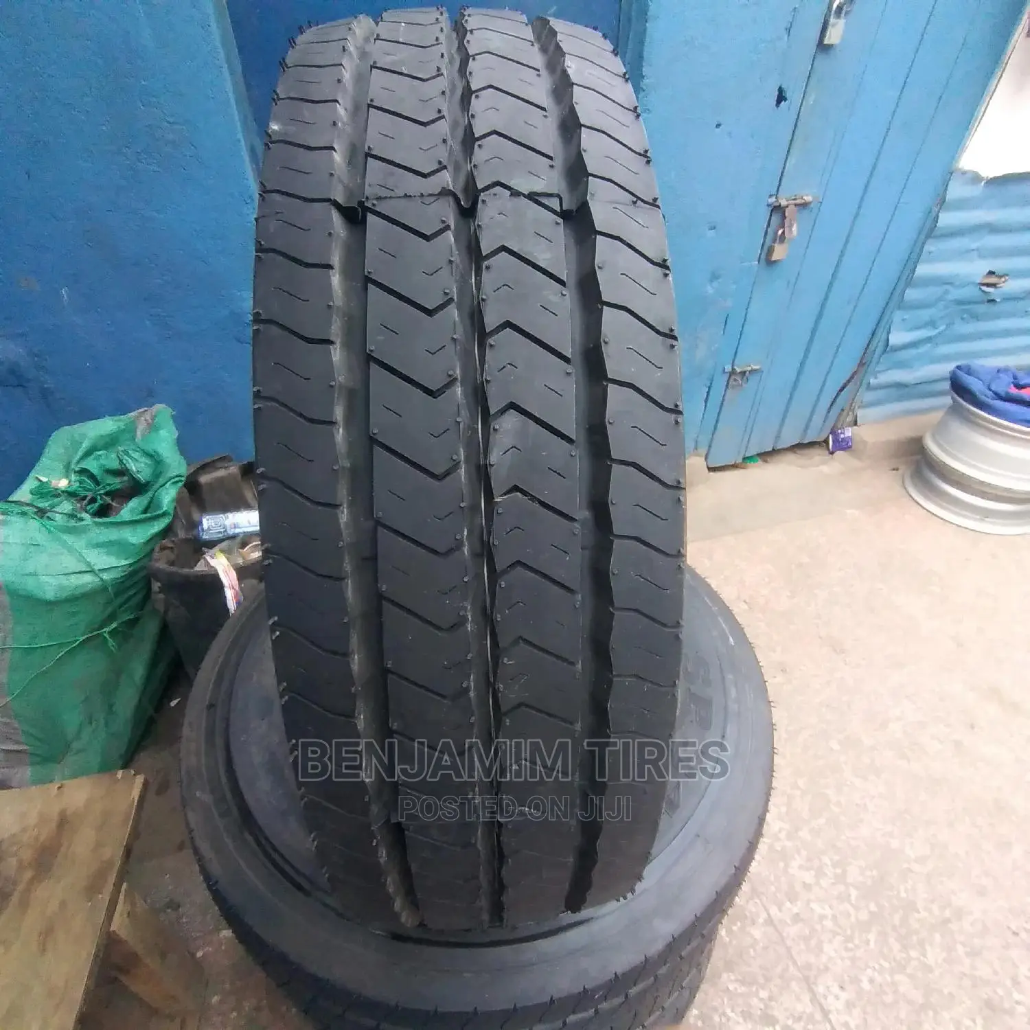 Dunlop Tires Sizes 235/75r17.5 for Isuzu Frr.