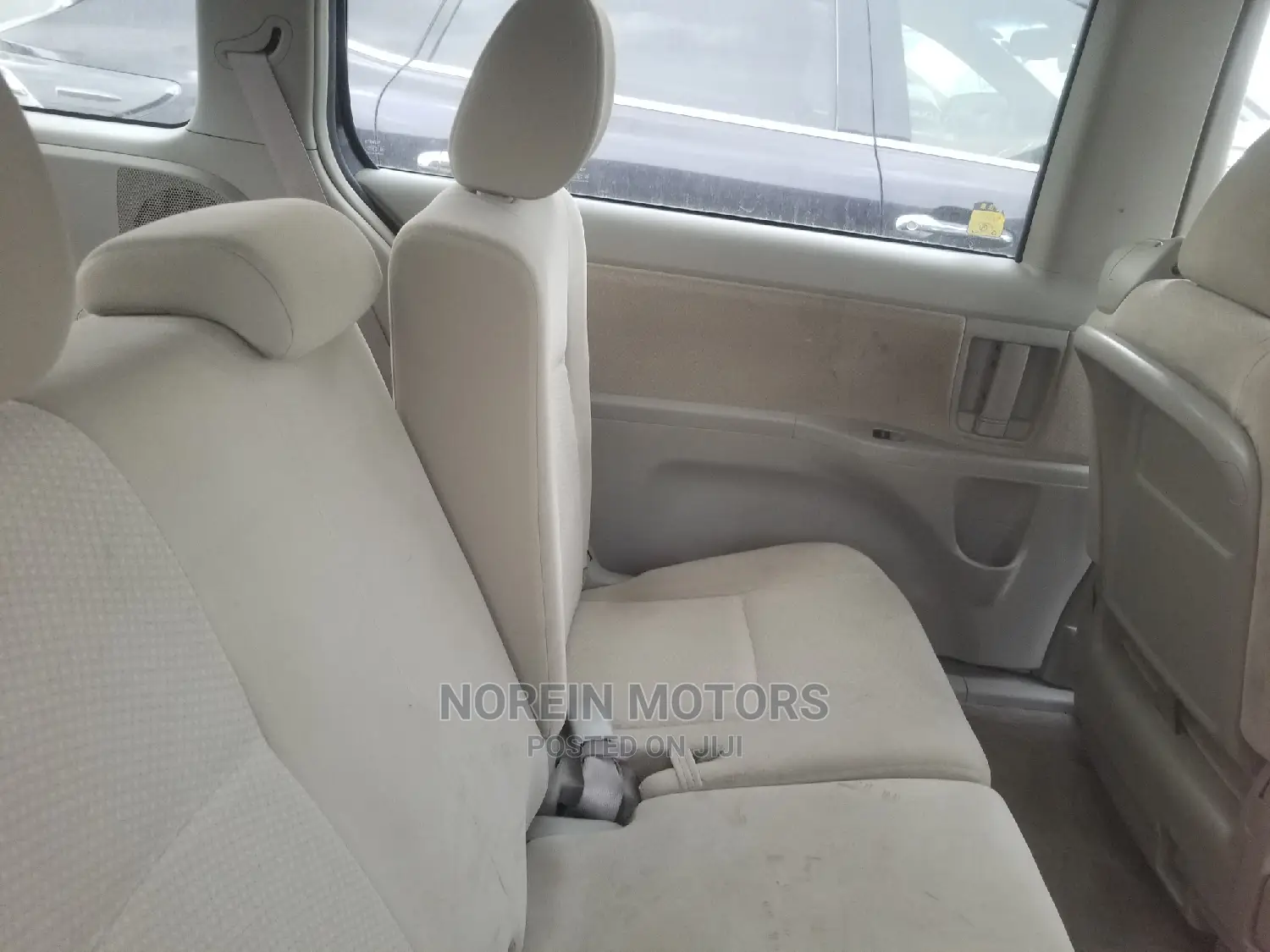Toyota ISIS 2014 Black