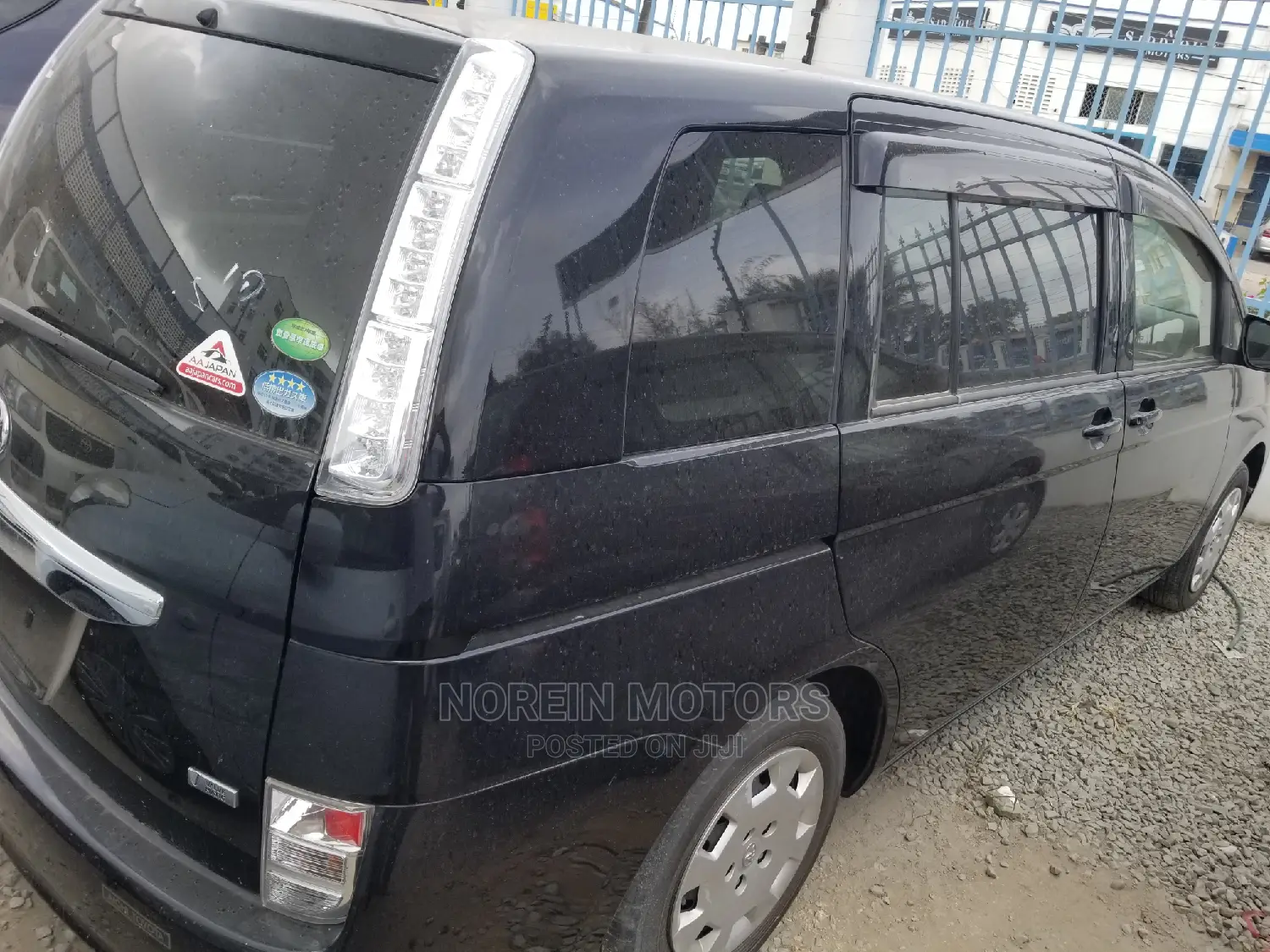 Toyota ISIS 2014 Black