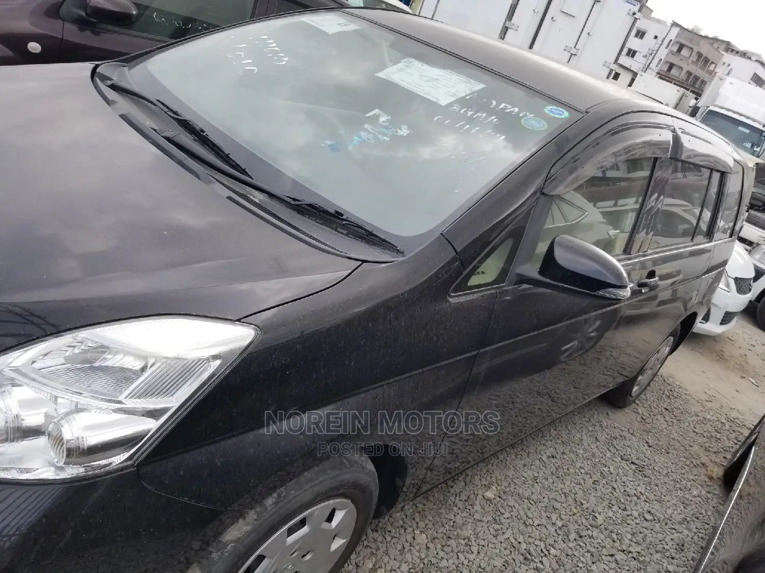 Toyota ISIS 2014 Black