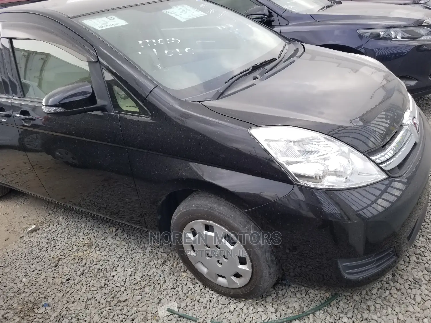 Toyota ISIS 2014 Black