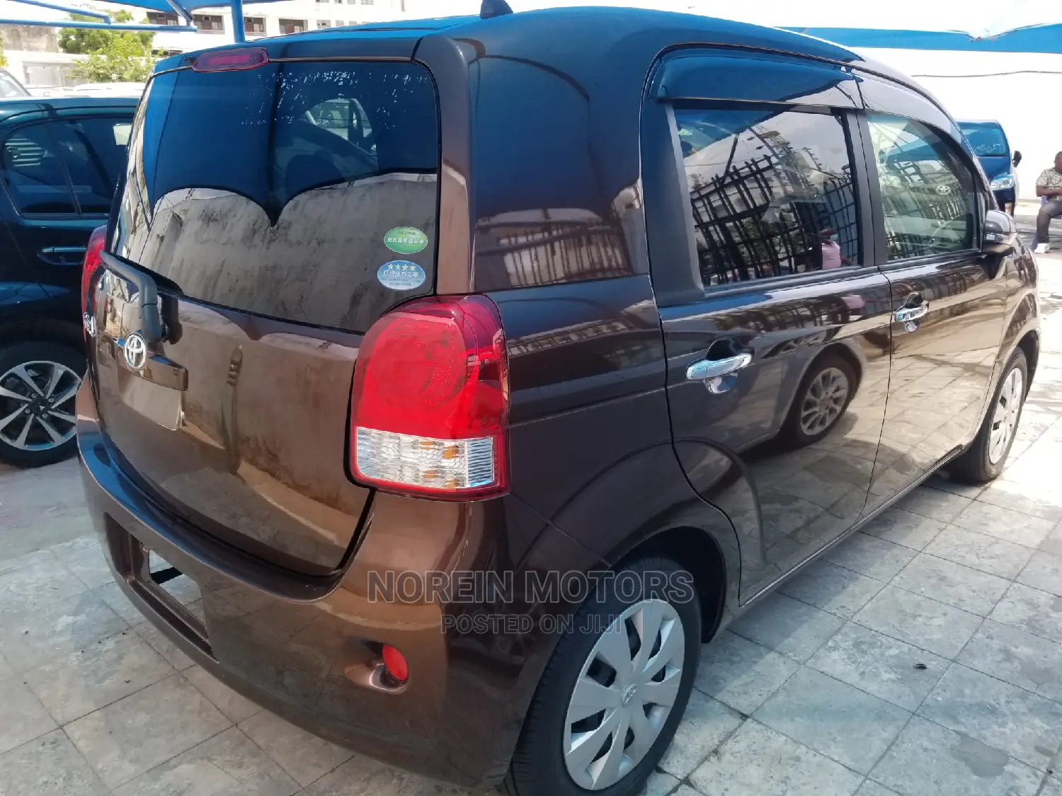 Toyota Spade 2015 Orange