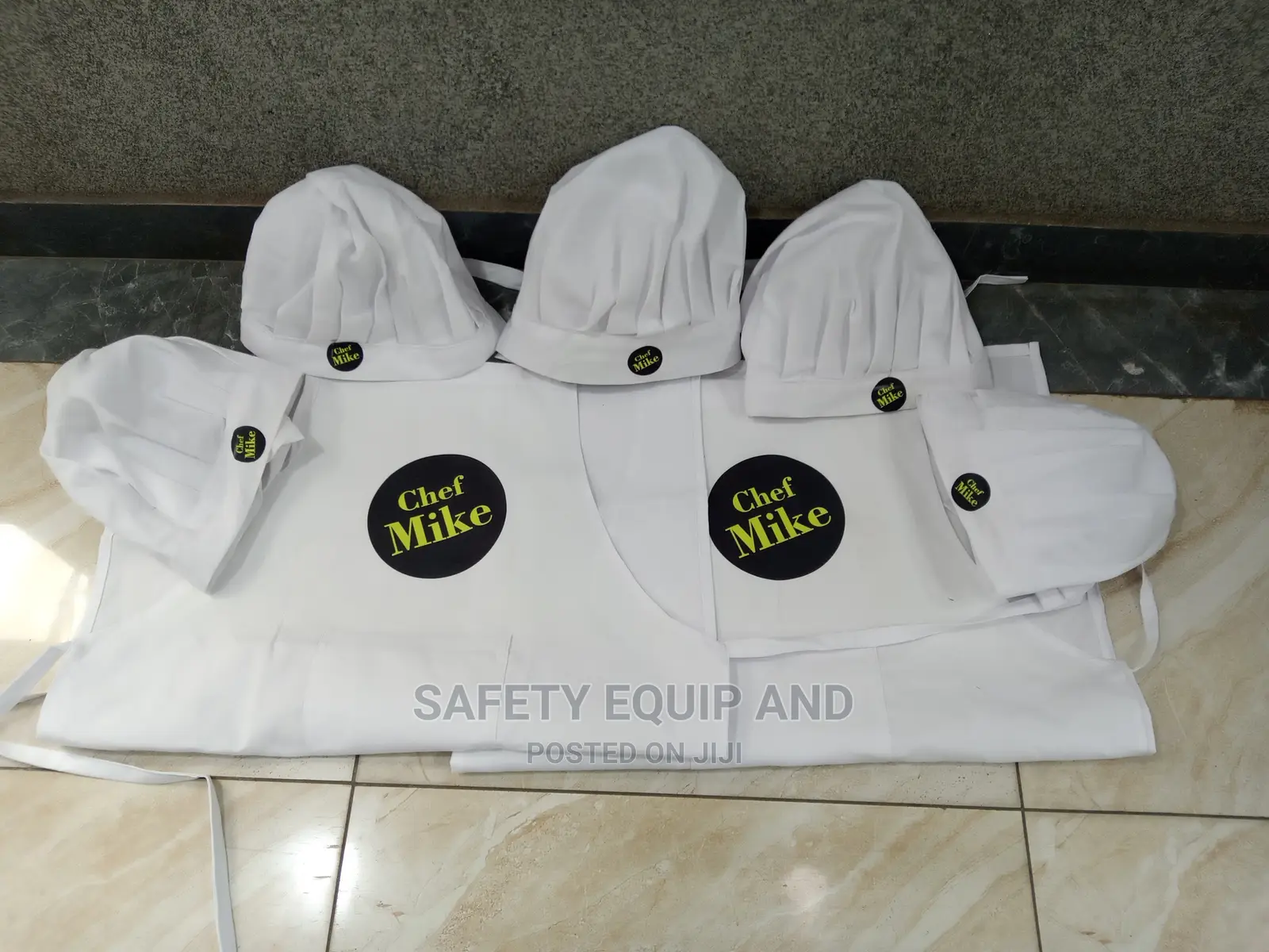 Aprons for Kitchen Work and Hotel Work