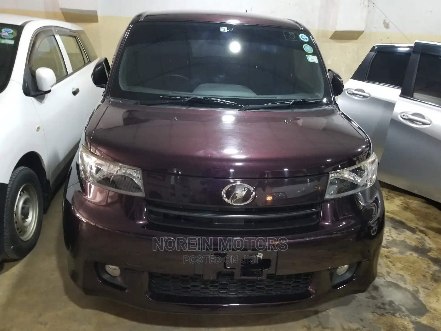 Toyota bB 2014 Purple
