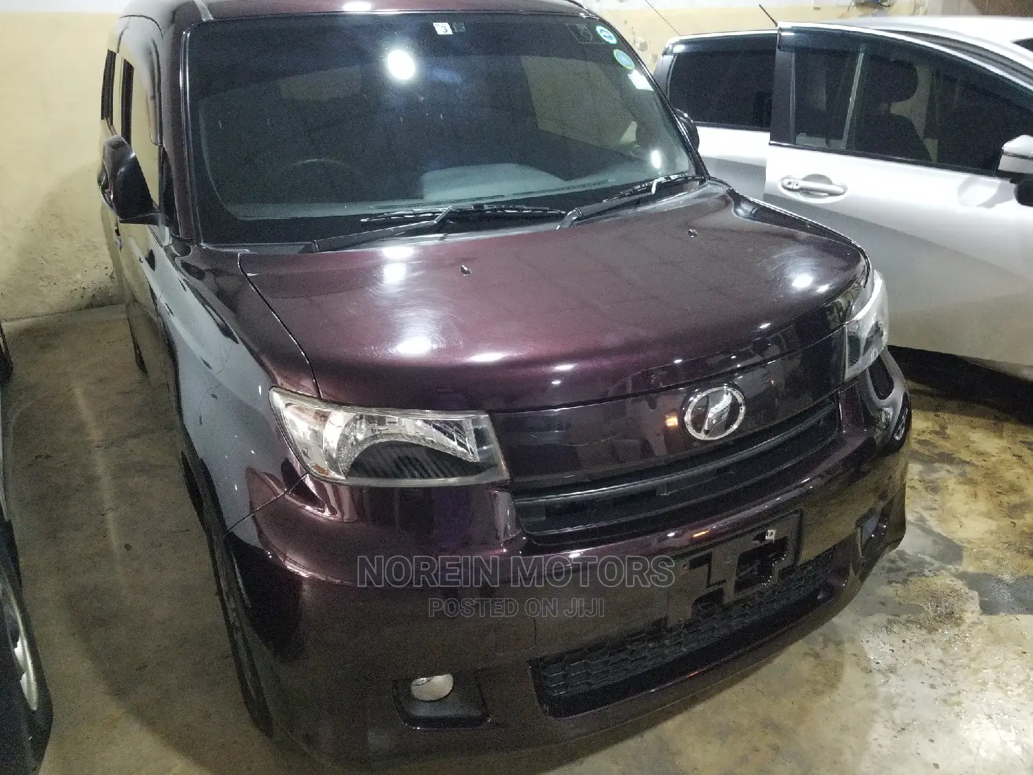 Toyota bB 2014 Purple