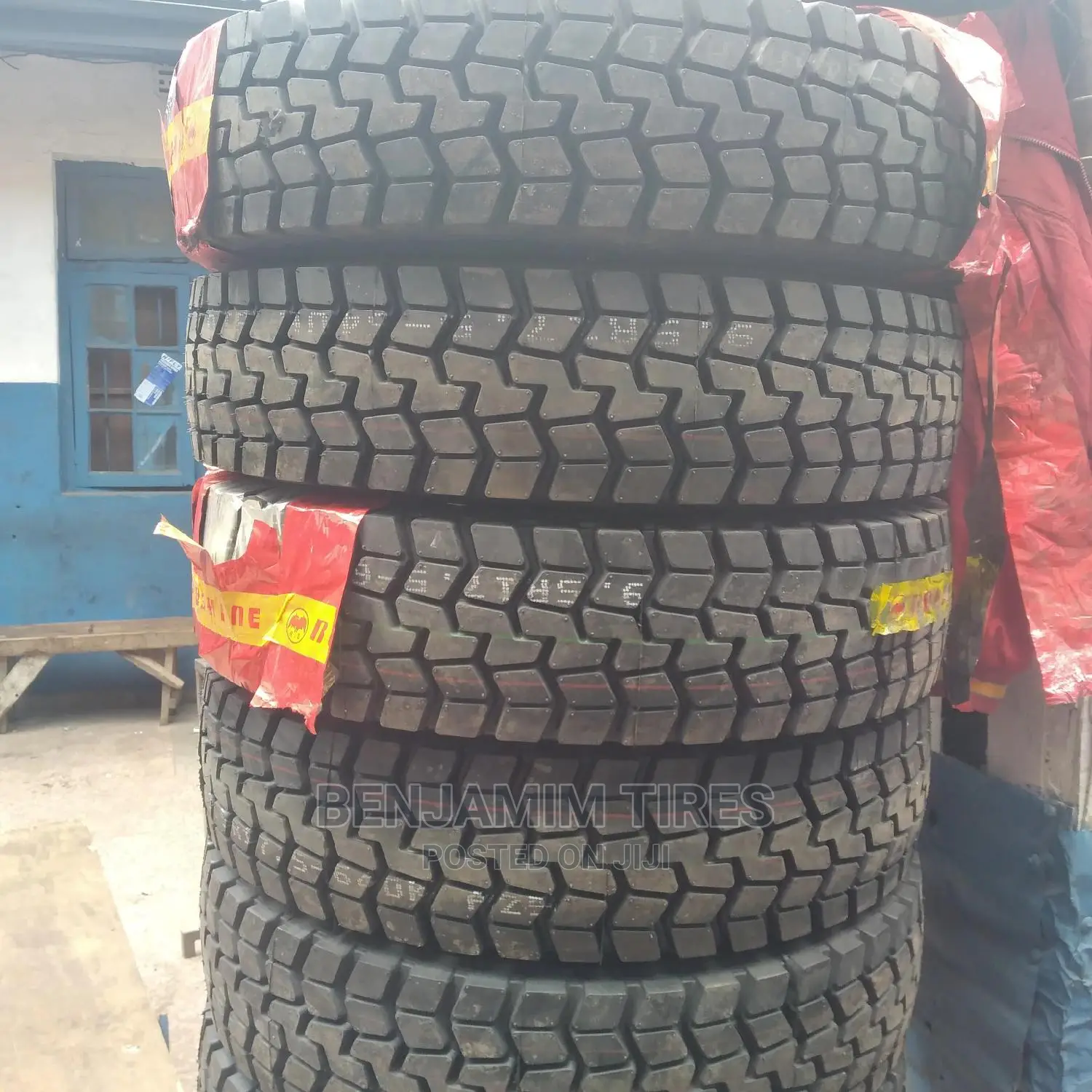 Roadshine Tires Sizes 9.5R17.5 Tubeles 18ply.