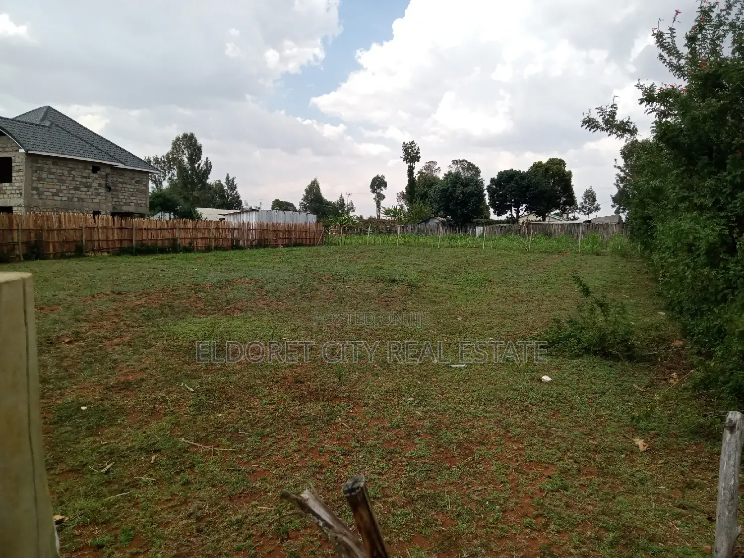 1/4 Plot Outspan Good for Residential
