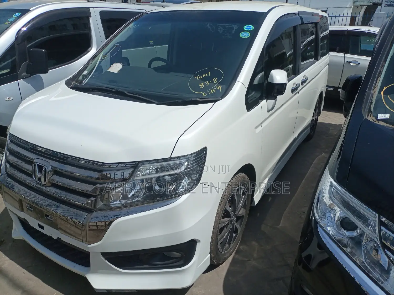 Honda Stepwgn 2014 White