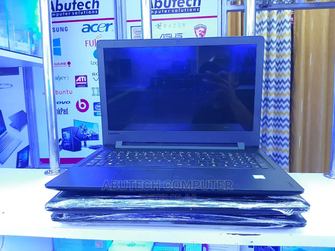 Laptop Lenovo IdeaPad 110 4GB Intel Core I3 HDD 1T