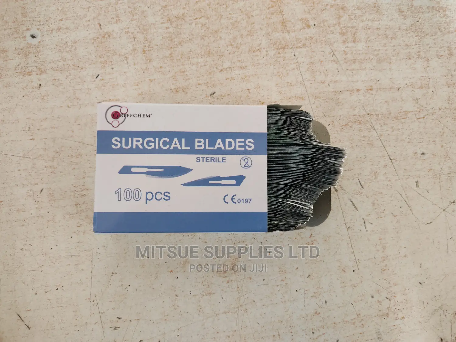 A Box of 100 Grifchem Surgical/Scalpel Blades