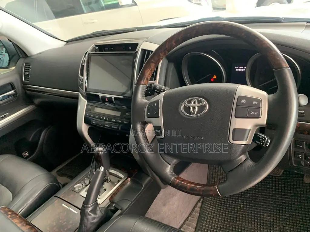 Toyota Land Cruiser 4.6 V8 ZX 2015 Pearl