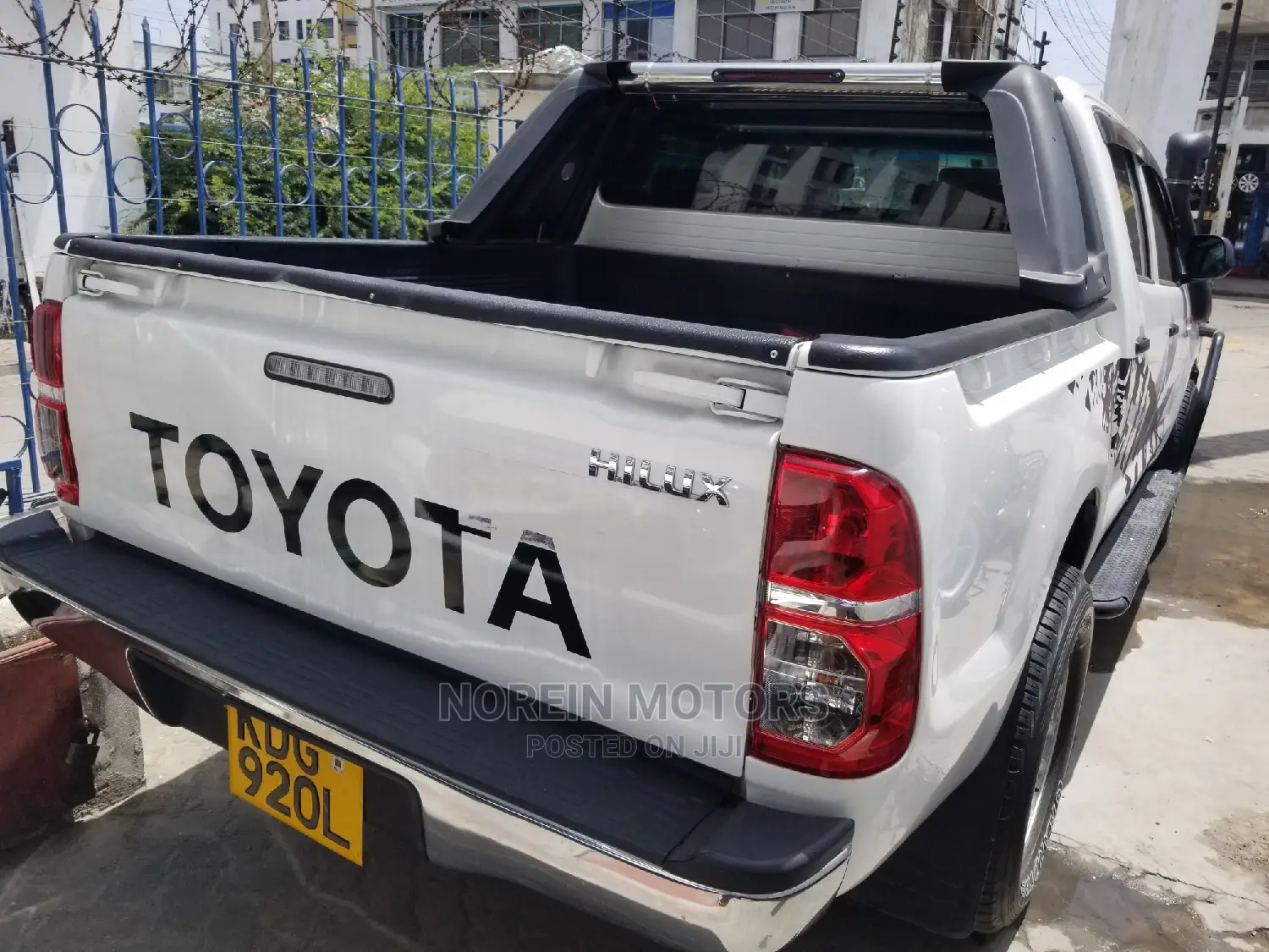 Toyota Hilux 2014 White
