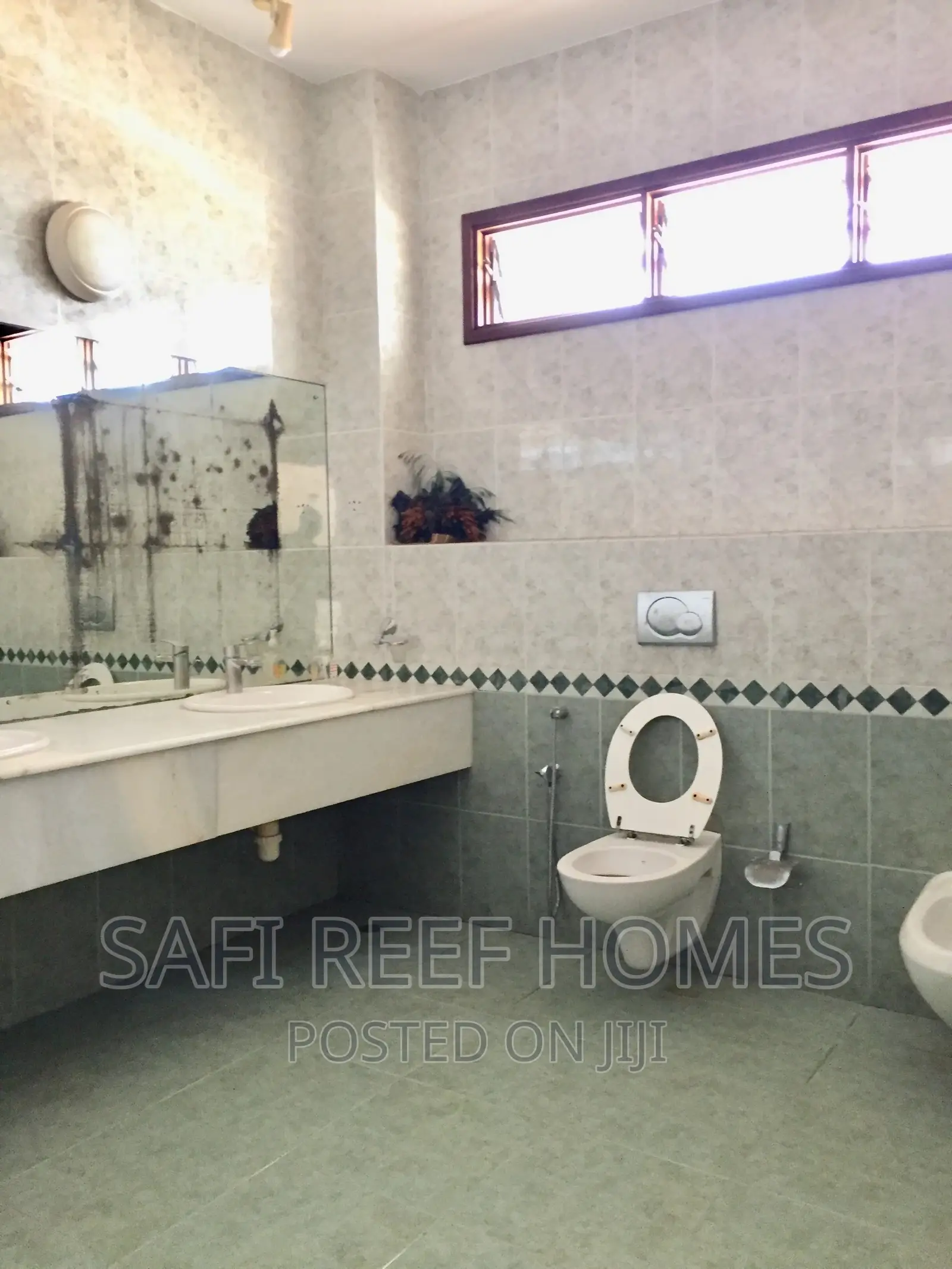 5bdrm Maisonette in Nyali for Sale