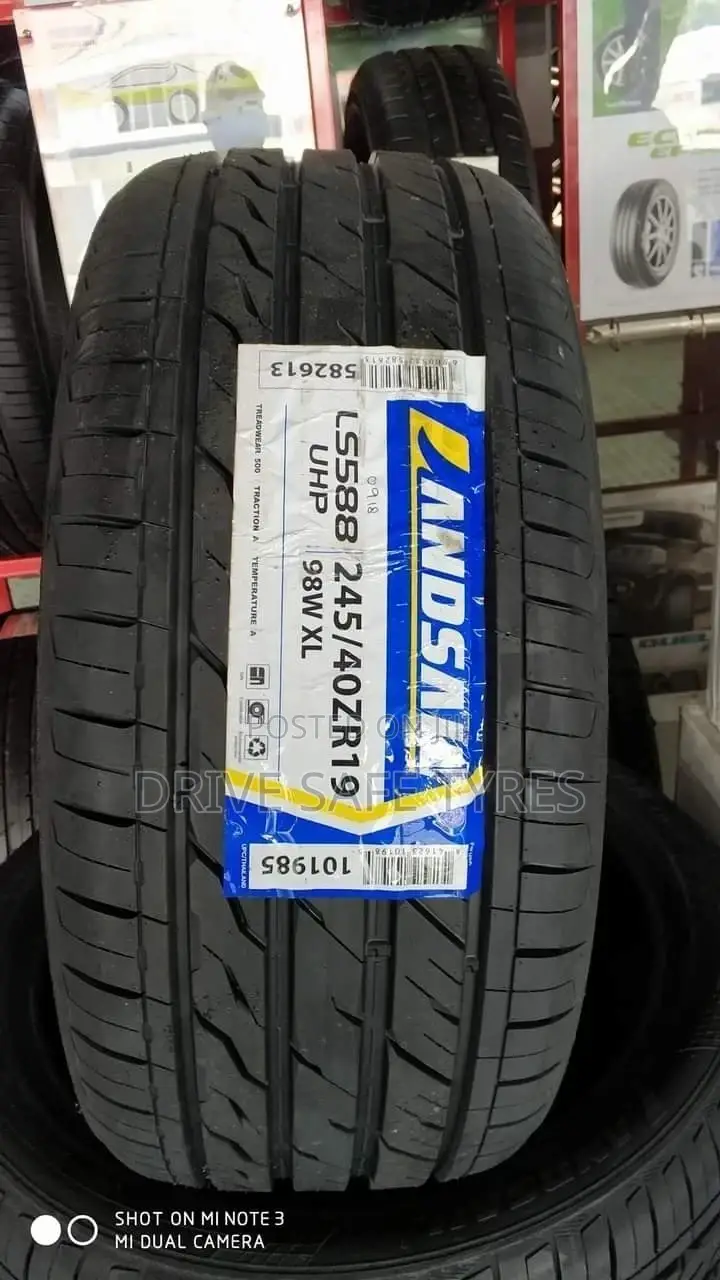 245/40 R19 Landsail Tyre