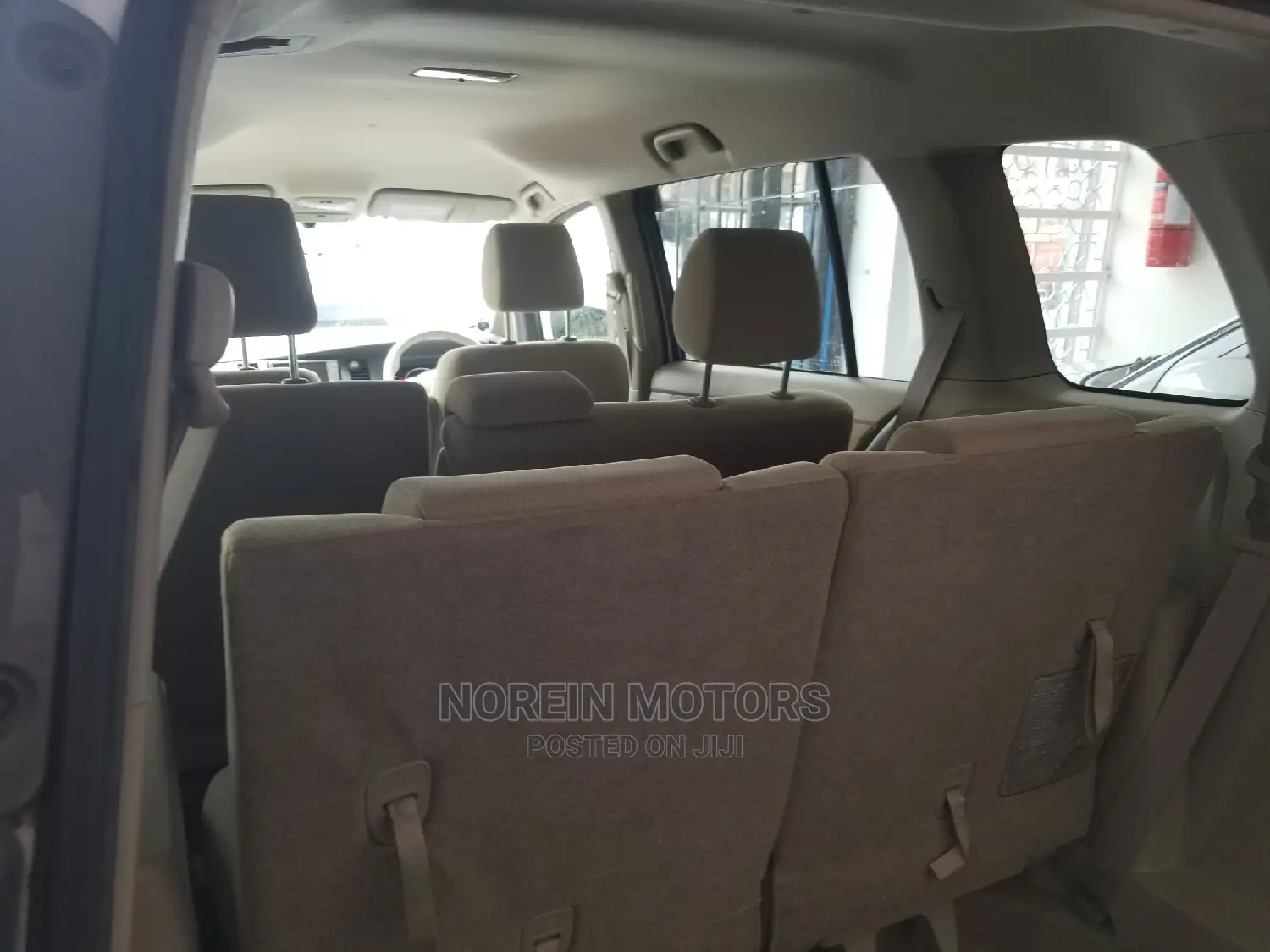 Toyota ISIS 2014 Brown