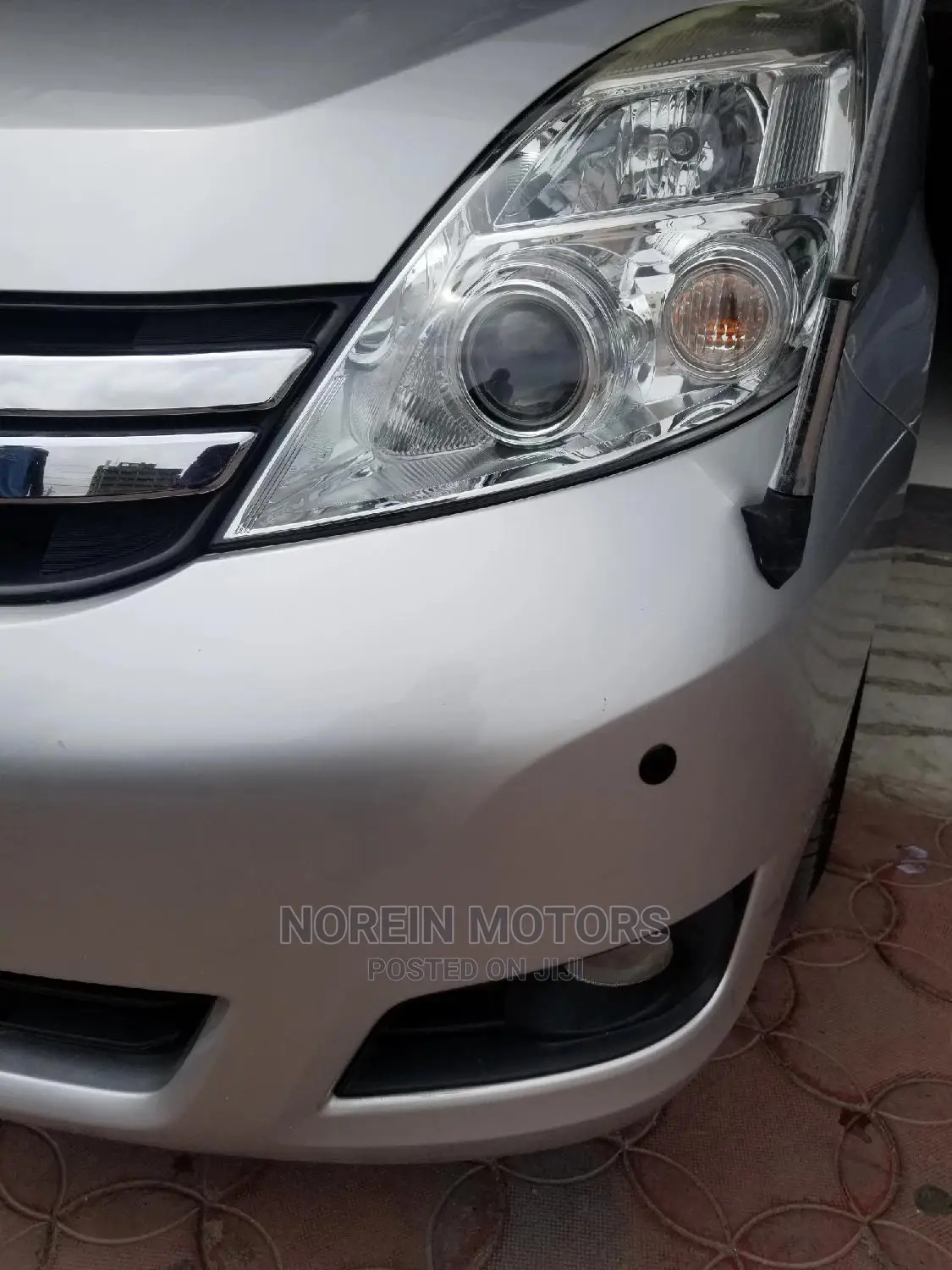 Toyota ISIS 2014 Brown