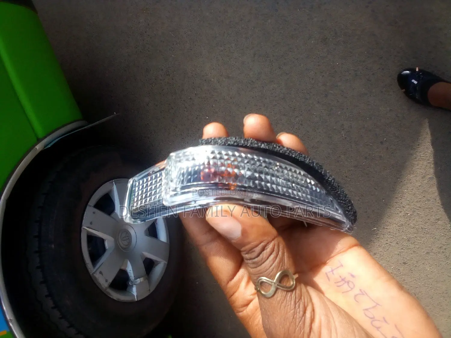 Auris Side Mirror Indicator