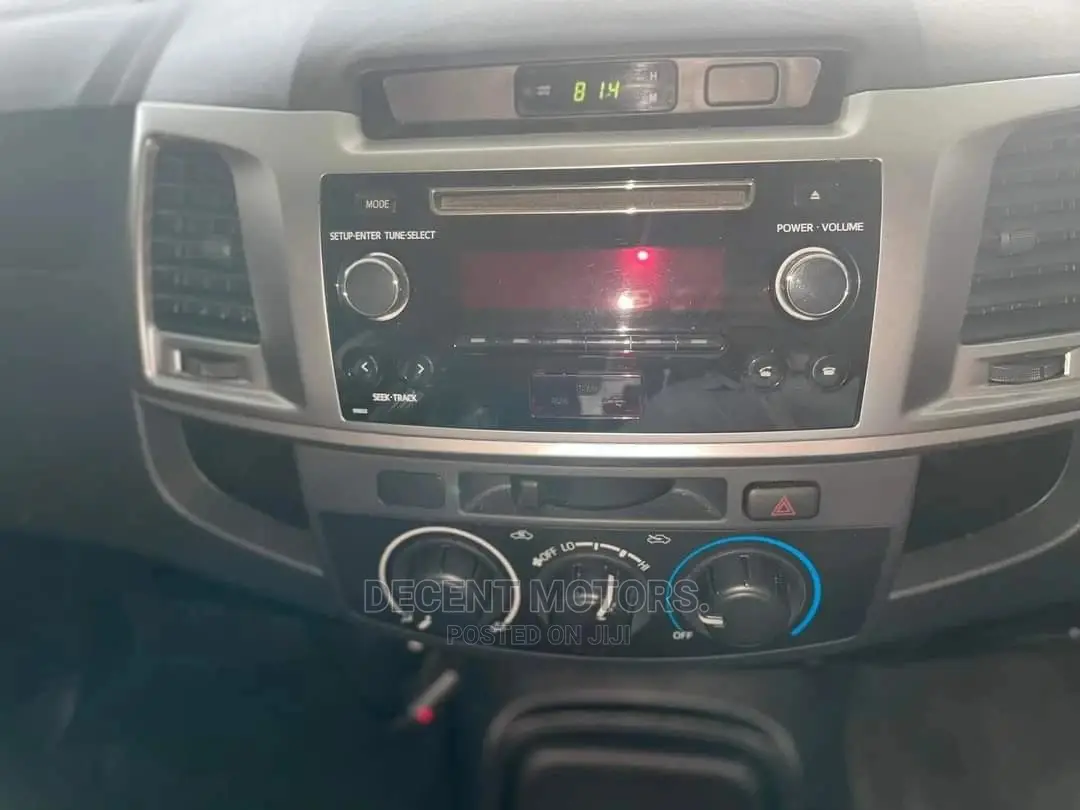 Toyota Hilux 2015 SR 4x4 Gray