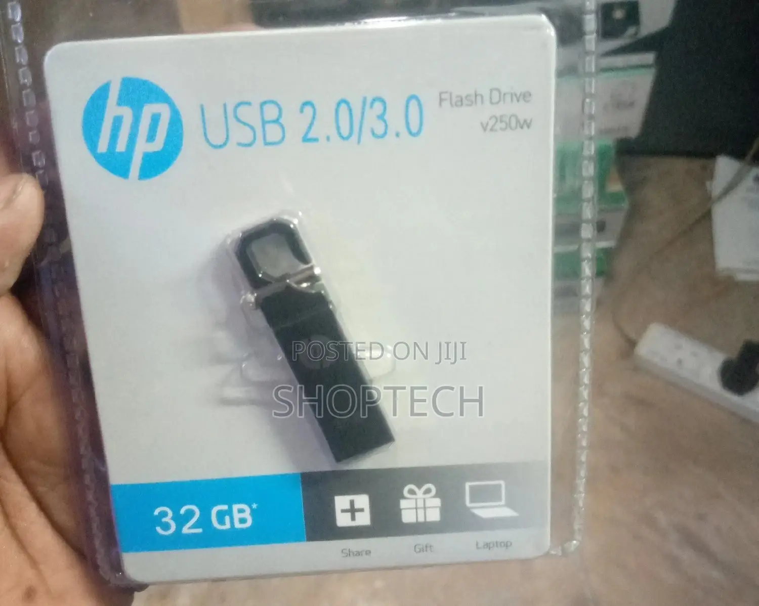 32GB Flash Drive.