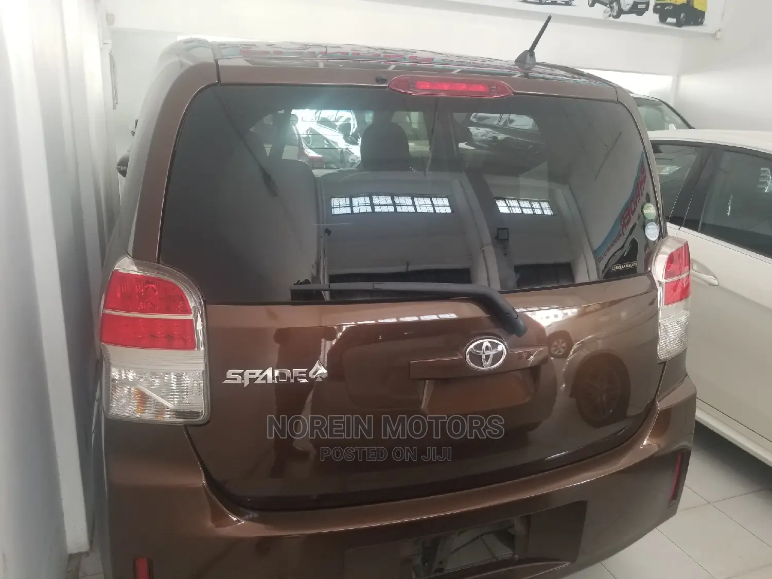 Toyota Spade 2014 1.5 Brown