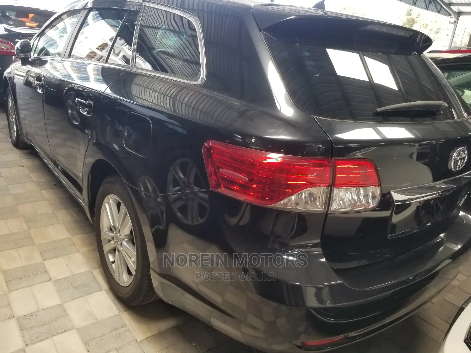 Toyota Avensis 2015 Black