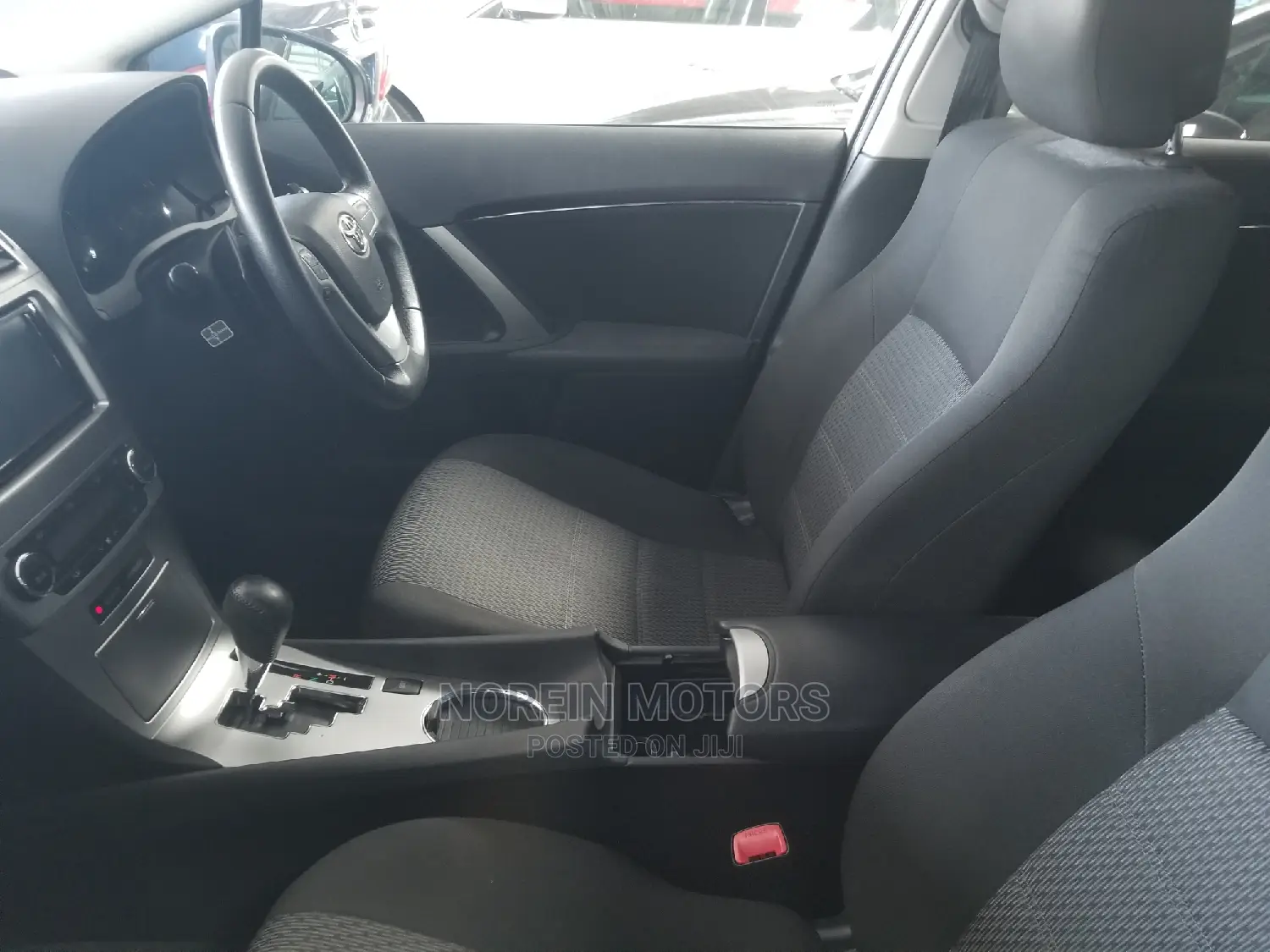 Toyota Avensis 2015 Black