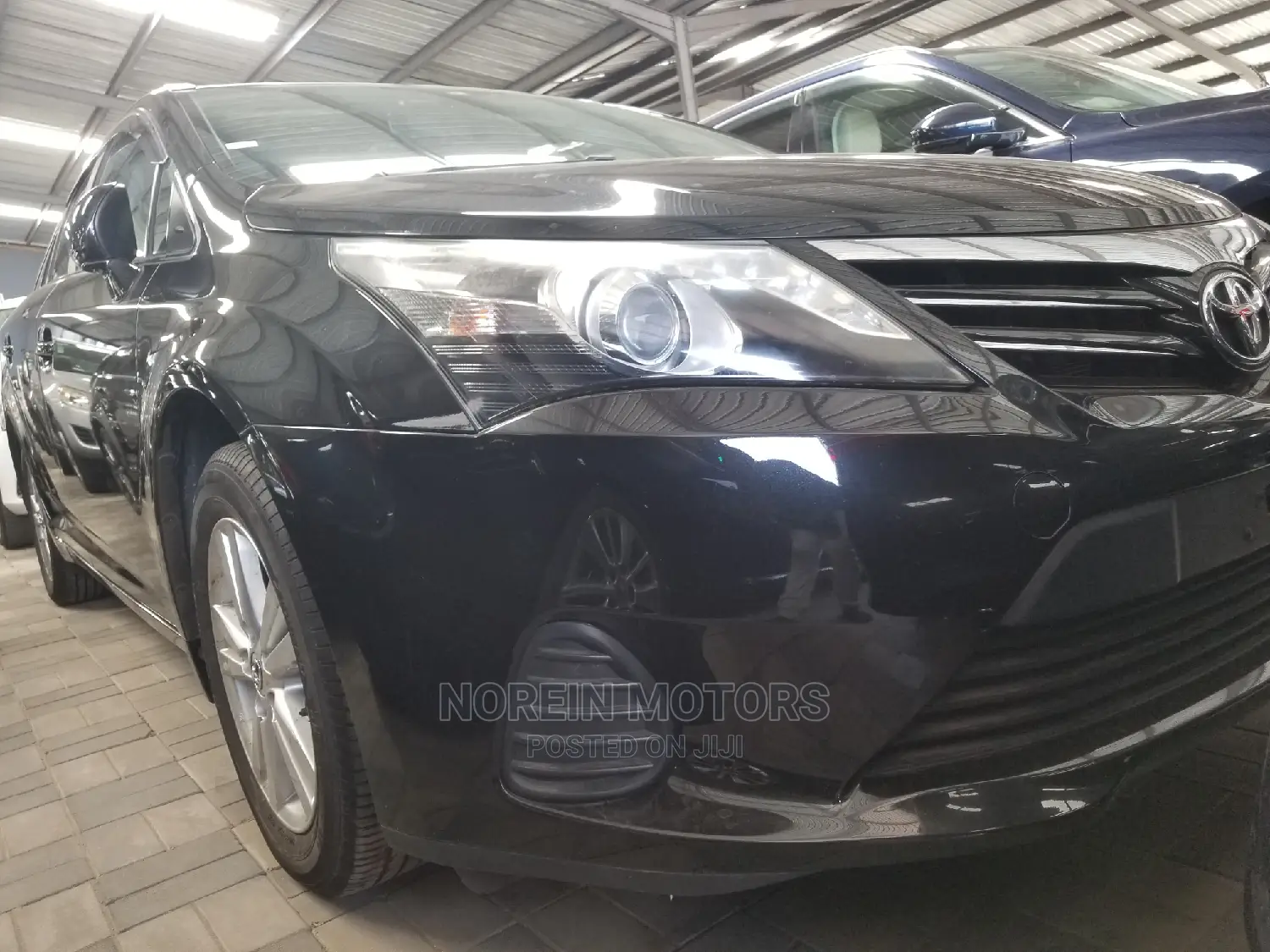 Toyota Avensis 2015 Black