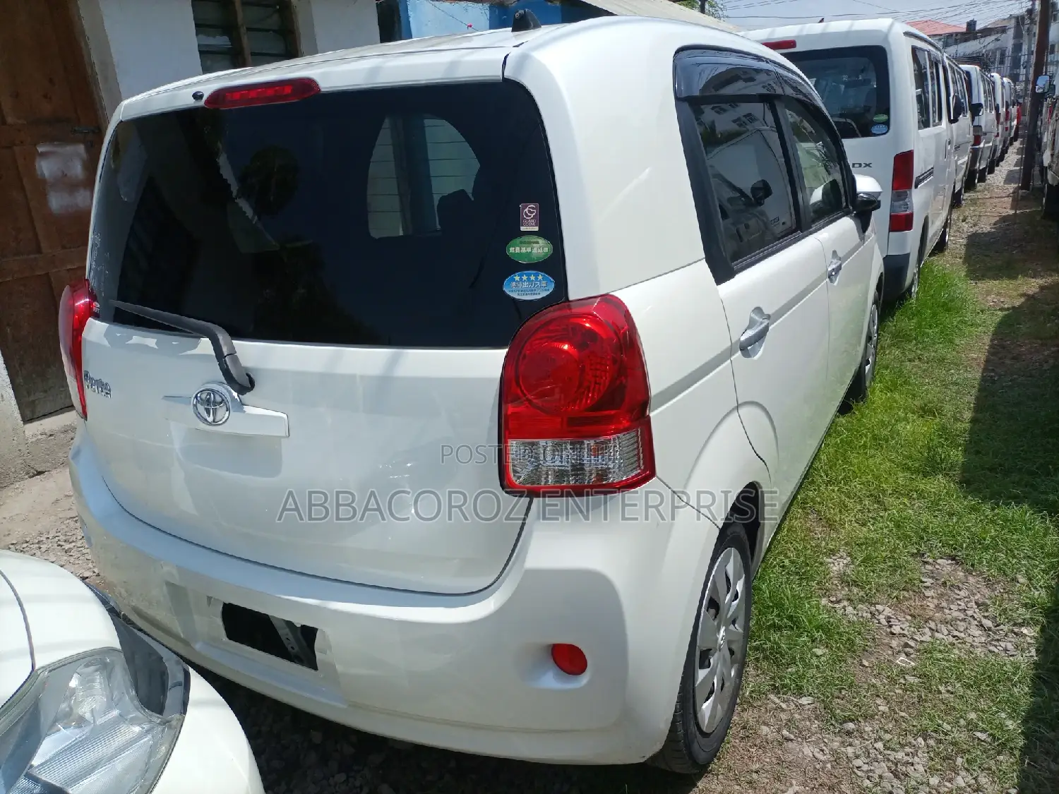 Toyota Porte 2015 Off White