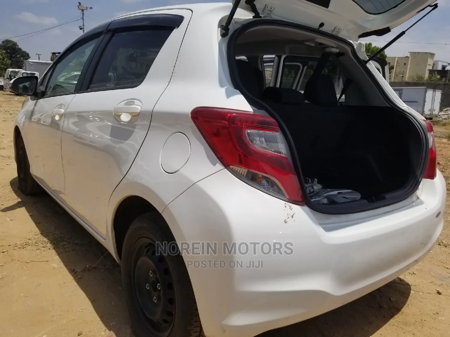 Toyota Vitz 1.0 FWD 3dr 2015 White