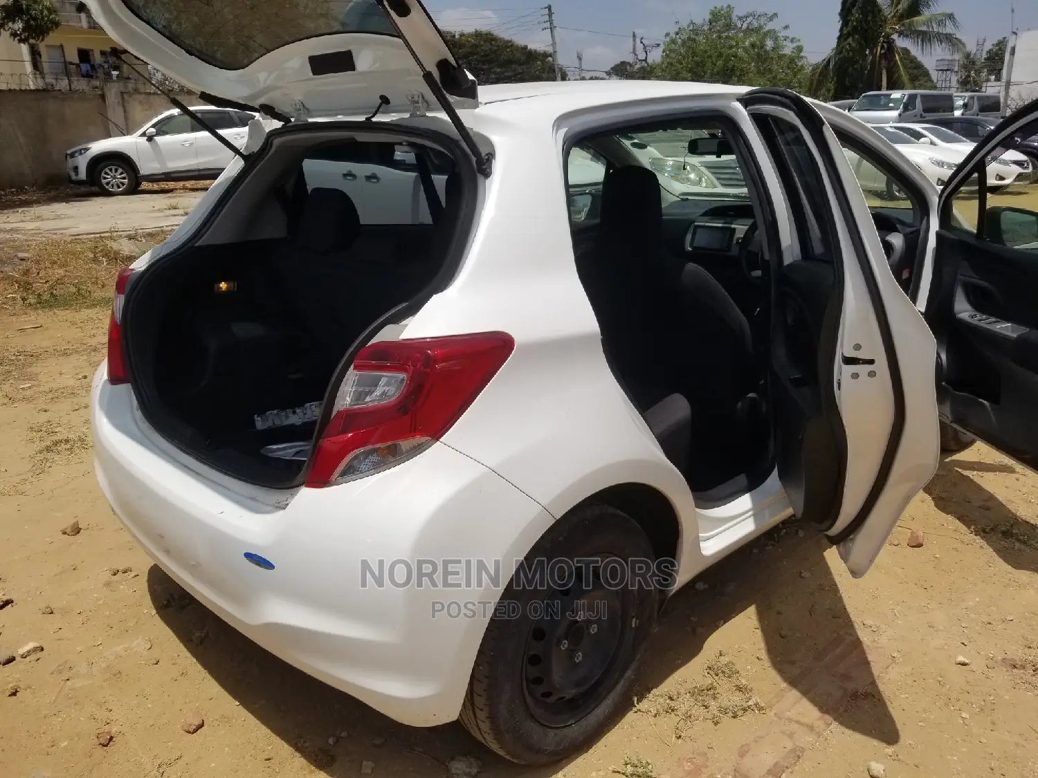 Toyota Vitz 1.0 FWD 3dr 2015 White