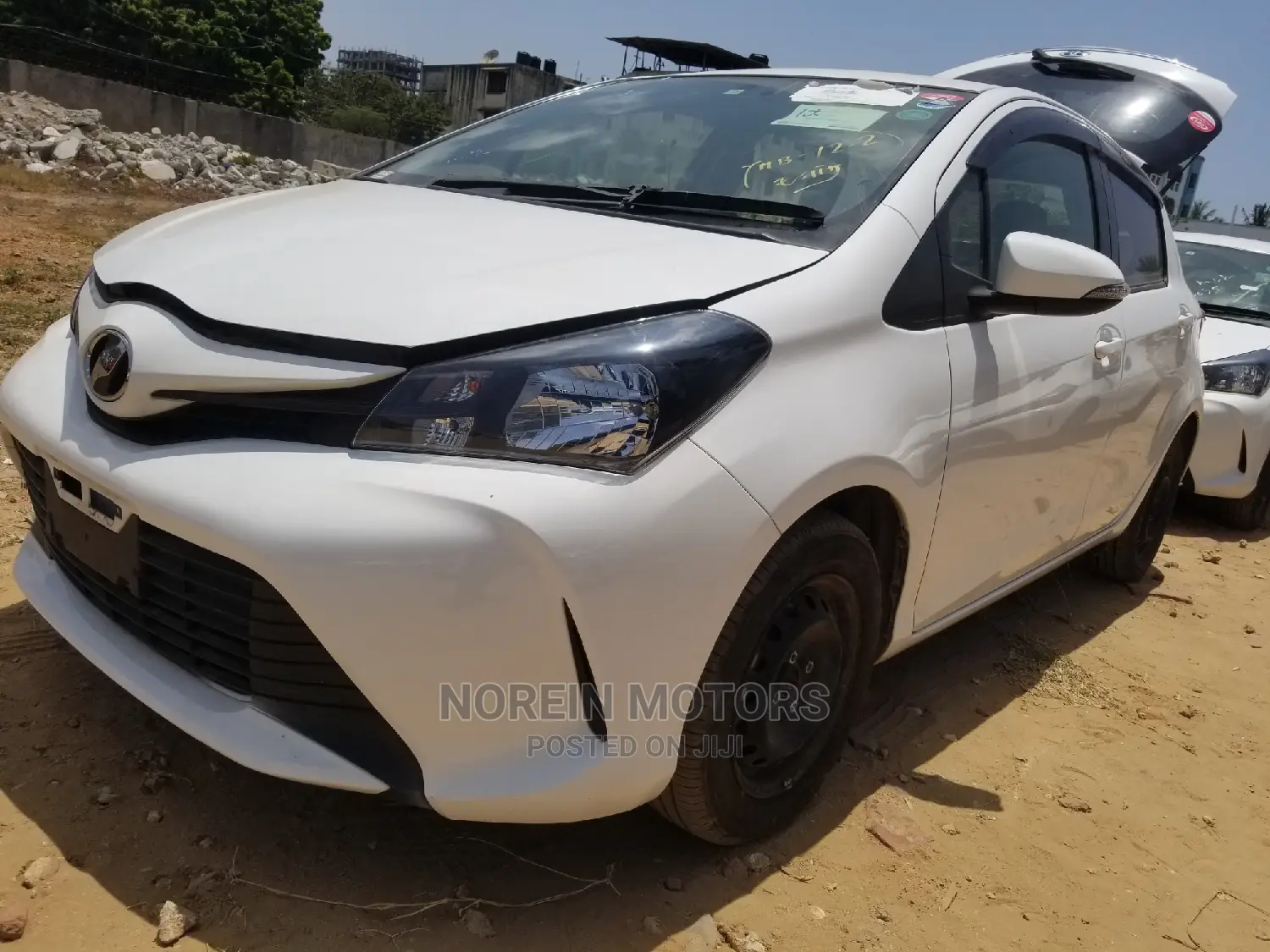 Toyota Vitz 1.0 FWD 3dr 2015 White