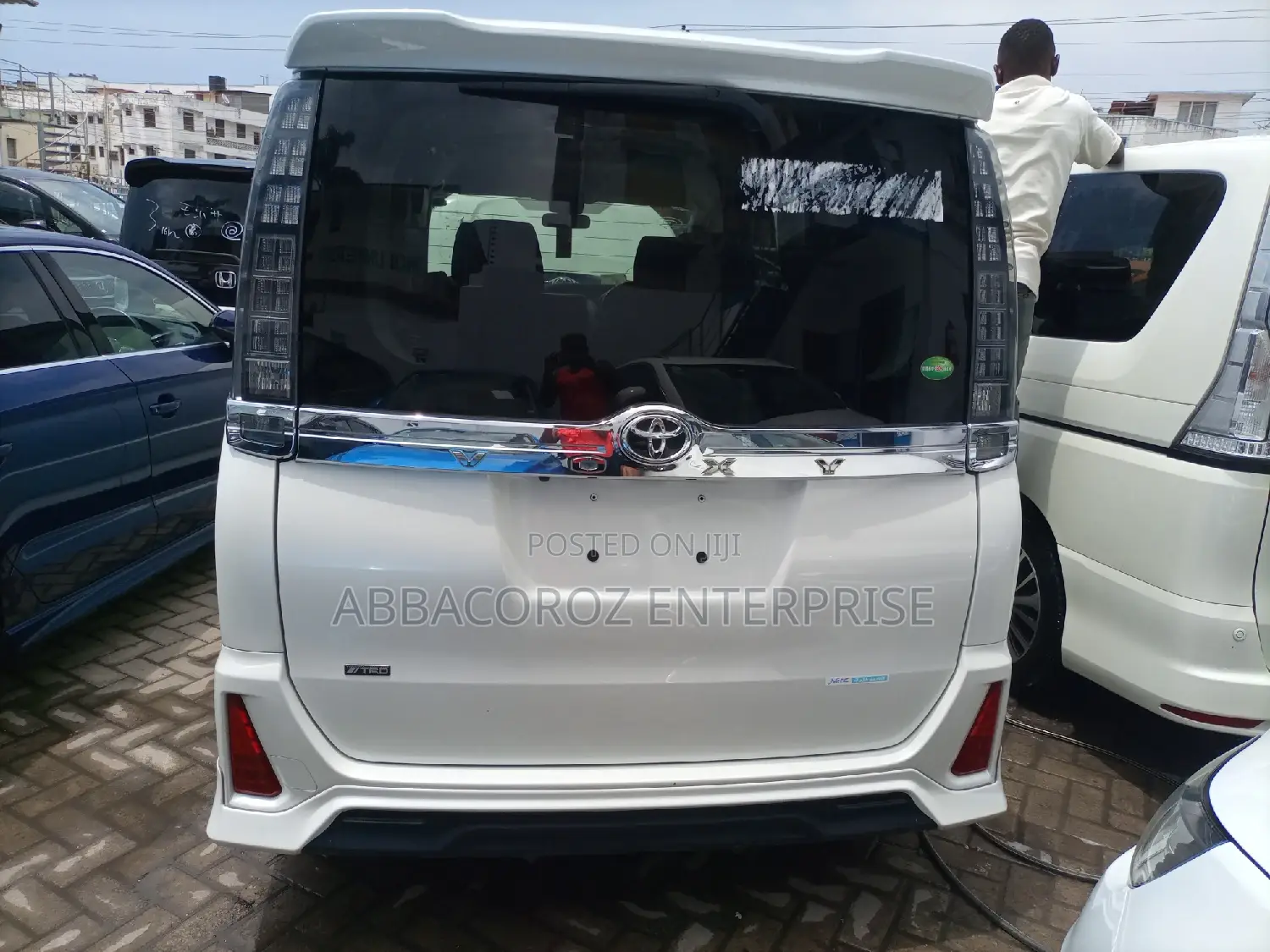 Toyota Voxy 2014 SV Premium Off White